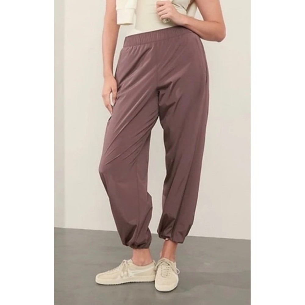 NEW Athleta Rise Womens Size M Tall Crop Joggers Mauve Athleisure Streetwear